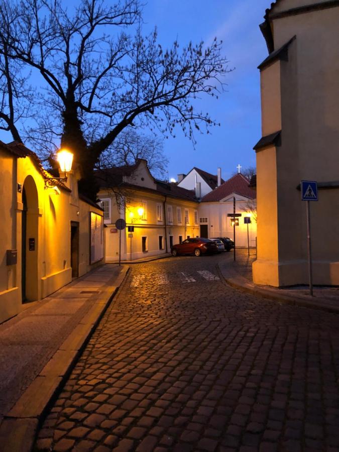 Апартаменти Old Town Basement Прага Екстер'єр фото